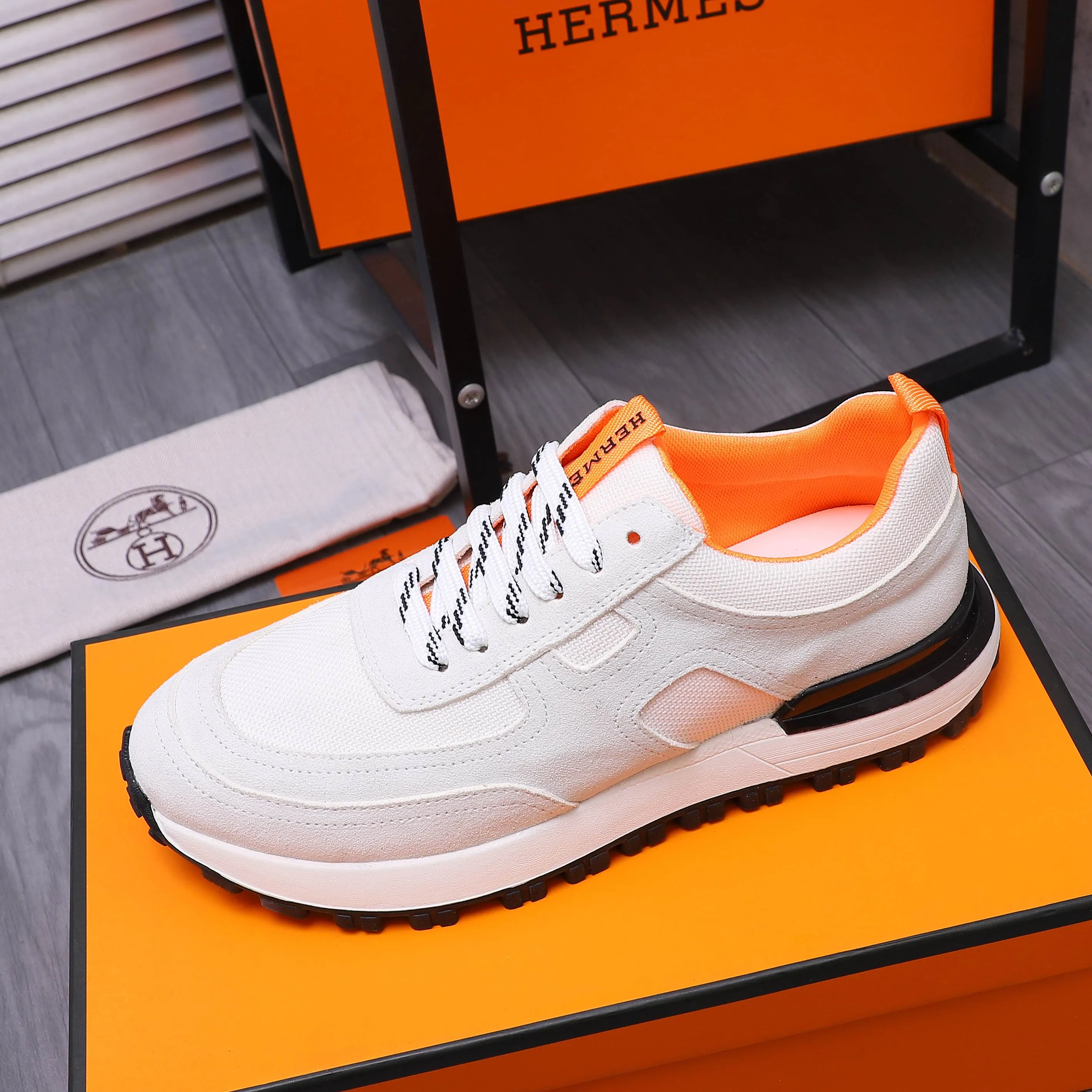 Men's shoes 💰420 Product trademark: HERMES "Hermes" casual shoes Regular size: 38-44 Product materials: Selected frosted cowhide stitching mesh upper Breathable mesh lining Cowhide insole Rubber outsole